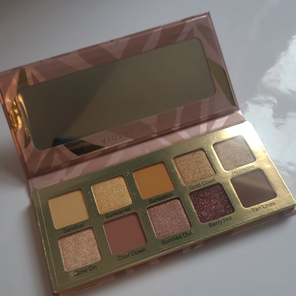 Eye shadow pallette